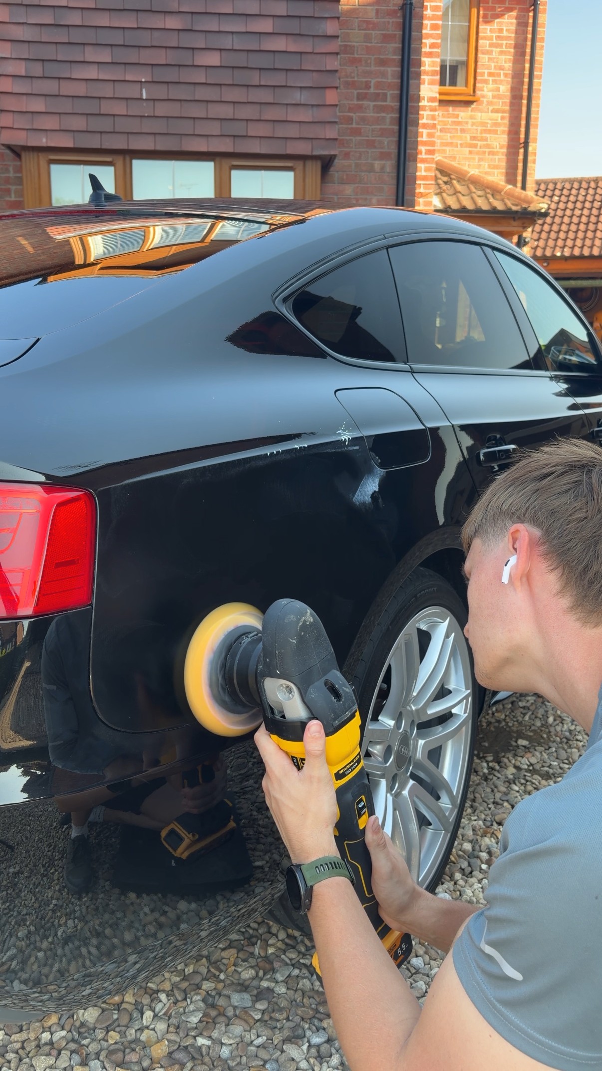 Riches Valeting machine polishing a customer's car
